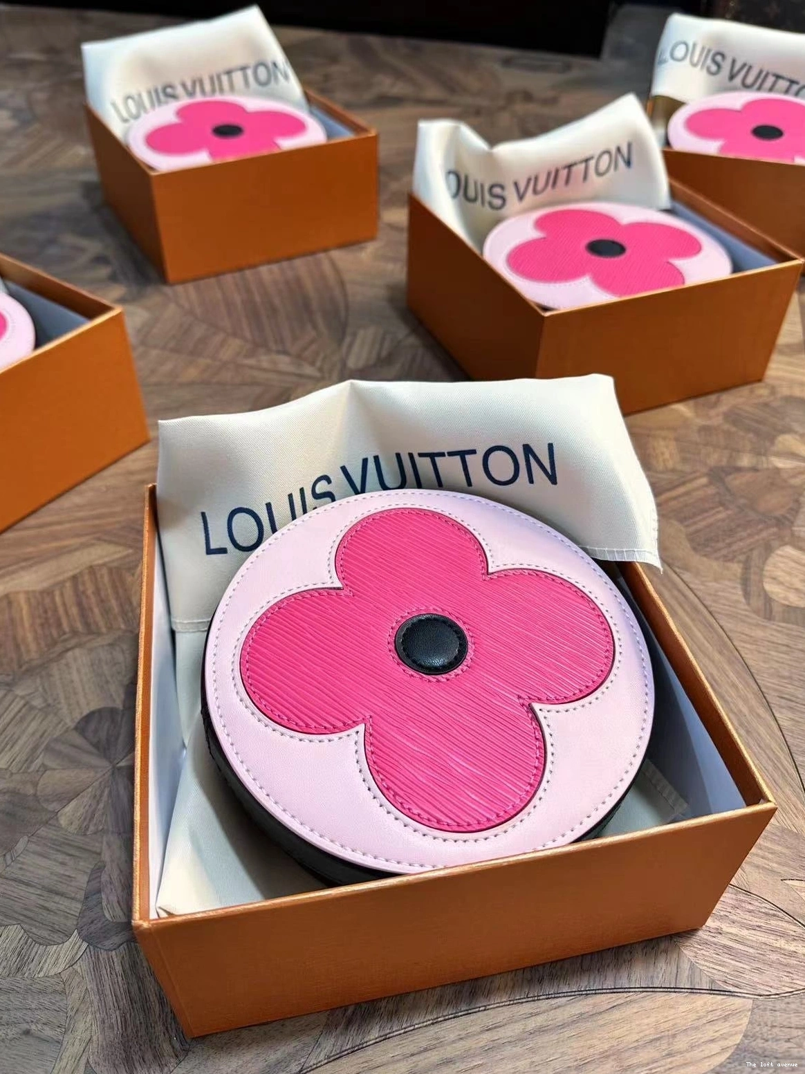 CASE CUSTOM EARRINGS ROUND LV 0806